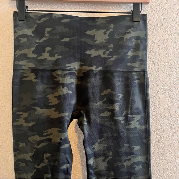 SPANX Look At Me Now Green Camo Cropped Skinny Seamless Leggings Size XL - Picture 9 of 10